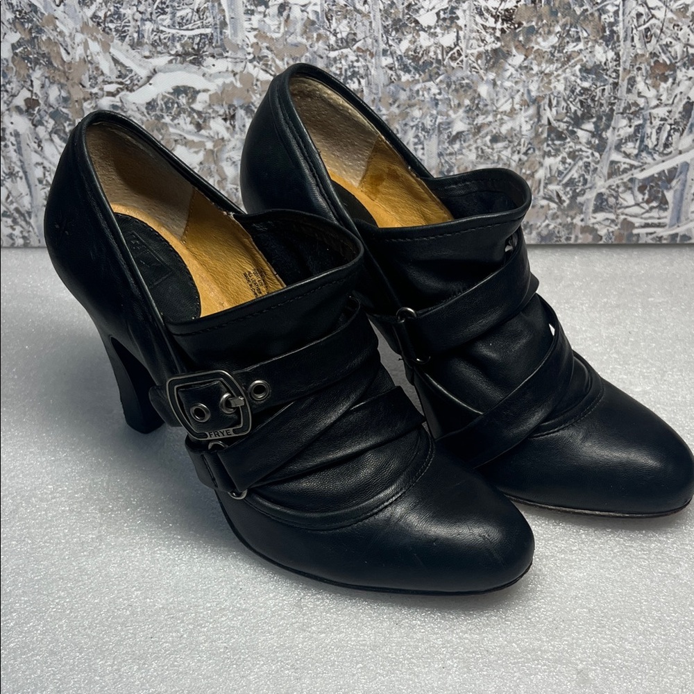 FRYE Womens 6.5M Black Allie Softy Criss Cross Buckle Strap Heeled Booties Pumps